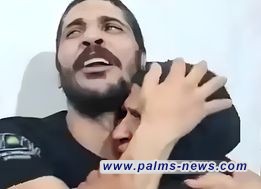 مصر.. في واقعة غريبة  أم تحتضن قاتل ابنها في المحكمة